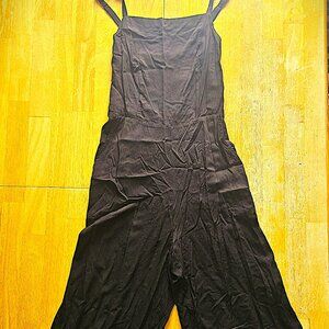 old navy black capri romper, spaghetti strap